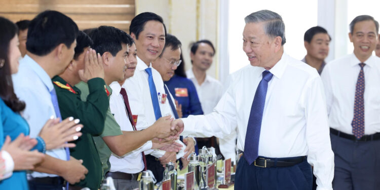 Thực hành dân chủ và nguyên tắc tập trung dân chủ trong Đảng theo Di chúc của Chủ tịch Hồ Chí Minh