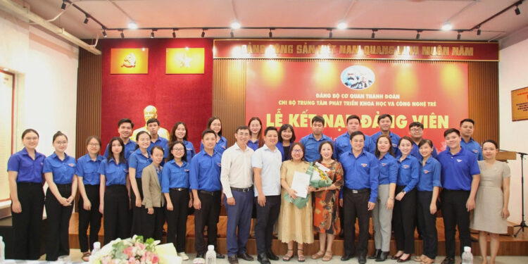 Đoàn viên ưu tú Thiềm Phương Anh được kết nạp Đảng