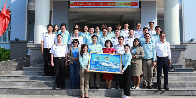 HÀNH TRÌNH VỀ NGUỒN