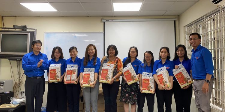 LÃNH ĐẠO TRUNG TÂM PHÁT TRIỂN KHOA HỌC VÀ CÔNG NGHỆ TRẺ TÍCH CỰC CHĂM LO CHO NGƯỜI LAO ĐỘNG