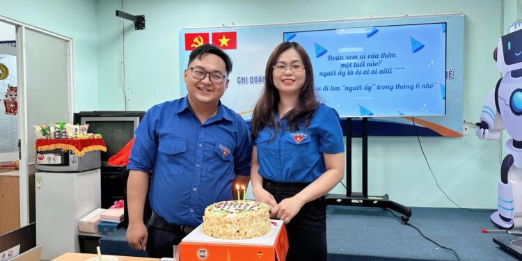 Sinh hoạt chuyên đề “Kỹ năng ứng dụng tin học văn phòng trong công việc”