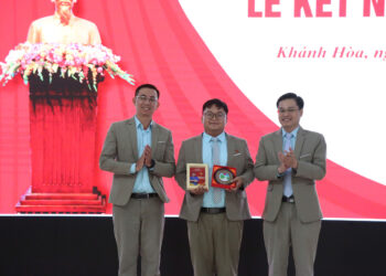 Chi bộ Trung tâm tổ chức lễ kết nạp Đảng viên trong không khí đầu năm mới 2025