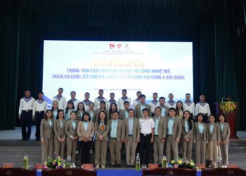 Sinh hoạt chuyên đề mở rộng với chủ đề :”Theo dấu chân người lính biển, tự hào vì biển đảo quê hương”