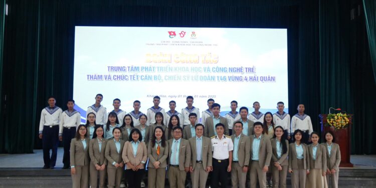 Sinh hoạt chuyên đề mở rộng với chủ đề :”Theo dấu chân người lính biển, tự hào vì biển đảo quê hương”