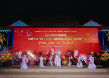 Chi Đoàn Trung tâm tham gia biểu diễn văn nghệ tại chương trình họp mặt Cán bộ Thành Đoàn các thời kỳ mừng Xuân Ất Tỵ năm 2025