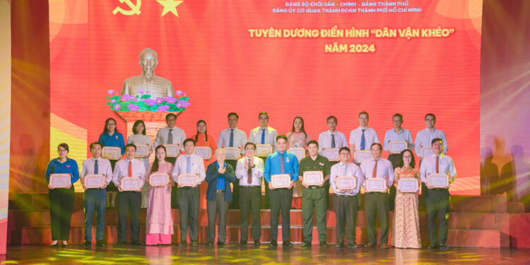 Chi Đoàn Trung tâm vinh dự được tuyên dương điển hình “Dân vận khéo” năm 2024