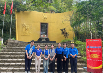 ĐOÀN VIÊN CHI ĐOÀN NGÀY LAO ĐỘNG CỘNG SẢN, SINH HOẠT TRUYỀN THỐNG “THÀNH ĐOÀN BẢN HÙNG CA” VÀ LỄ CHÀO CỜ “TÔI YÊU TỔ QUỐC TÔI”