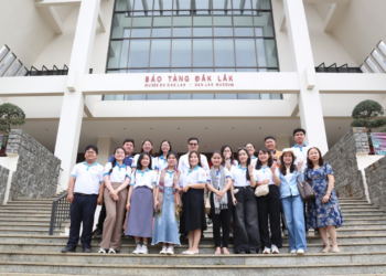 Chi bộ – Công đoàn – Chi đoàn Trung tâm tổ chức sinh hoạt chính trị và tham quan Bảo tàng Đắk Lắk nhân Kỷ niệm 50 năm Chiến thắng Tây Nguyên (1975 – 2025)